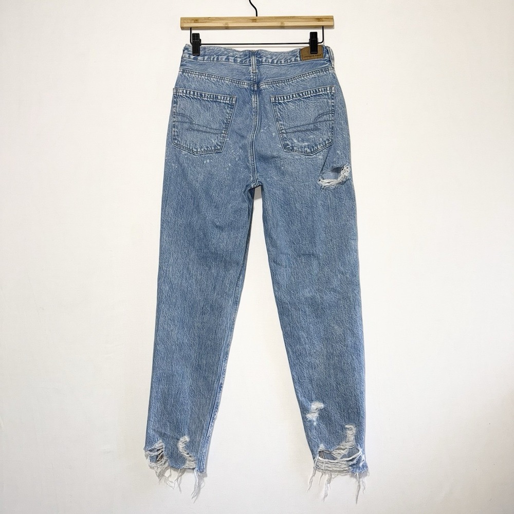 American Eagle Mom Jeans Womens Size 4 Distressed Ripped Light Wash Denim - Picture 2 of 10